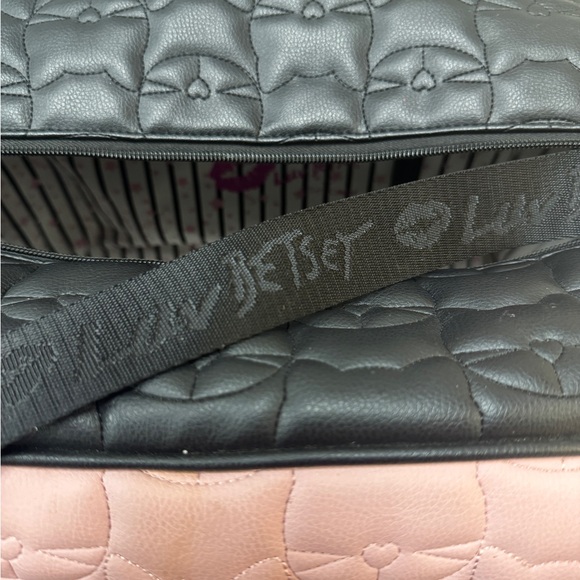 Betsey Johnson Quilted Cat Face Weekender or Duffle Bag - Picture 6 of 7